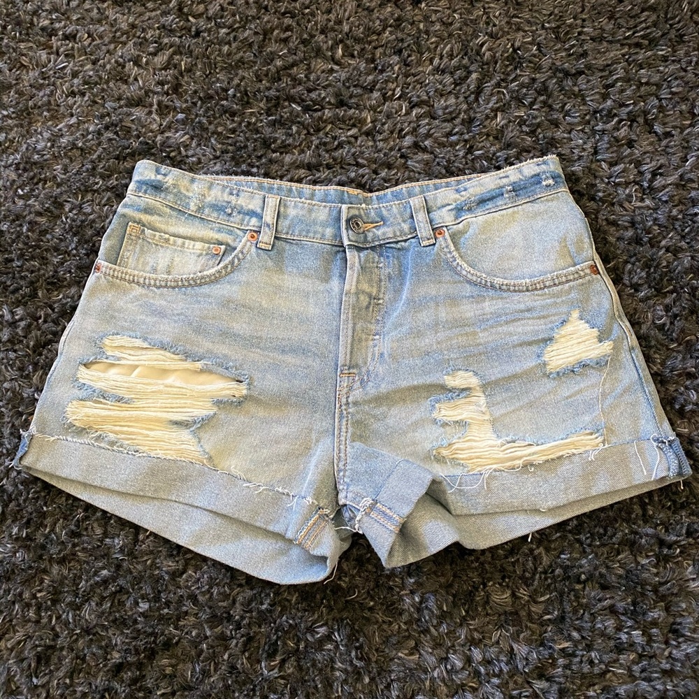Distressed boyfriend shorts